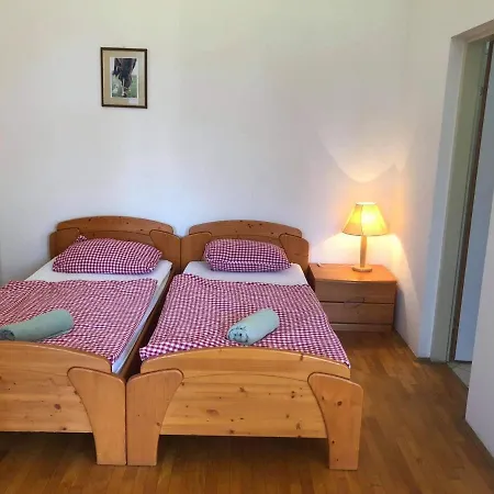 Dvorec Rakican Hotel 3*