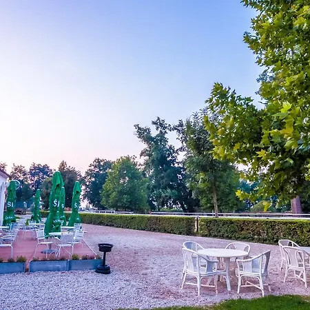 ホテル Dvorec Rakican