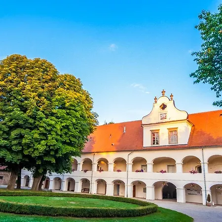 Dvorec Rakican Hotel Murska Sobota