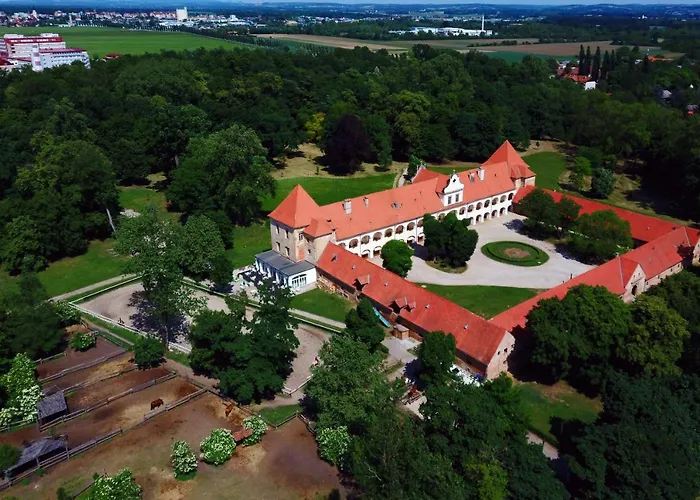 Dvorec Rakican 酒店 3*