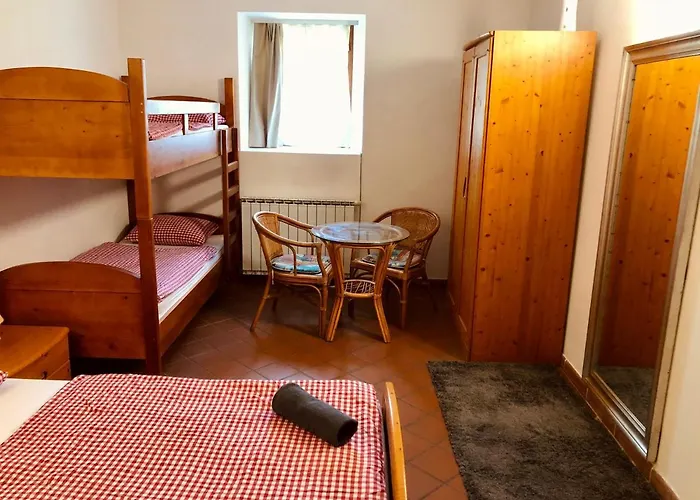 Dvorec Rakican 酒店 3*