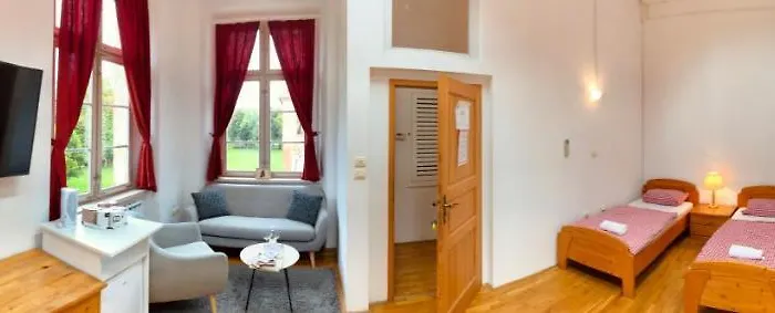 Dvorec Rakican 酒店