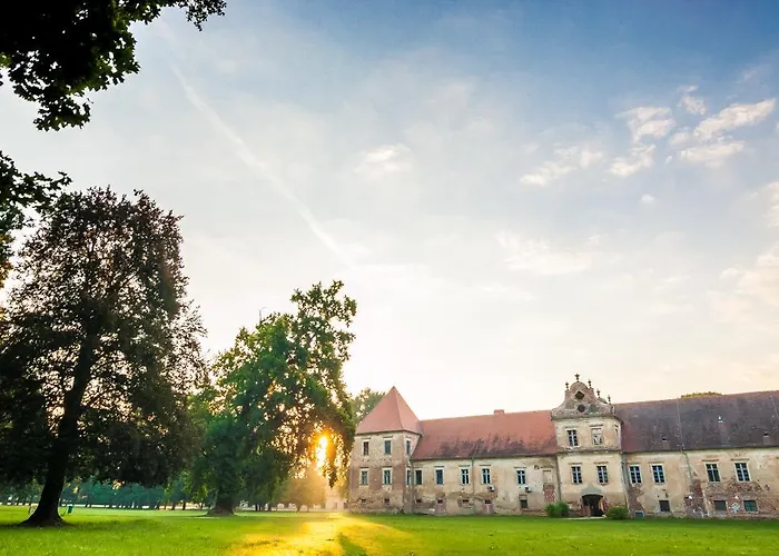 Dvorec Rakican Hotel 3*