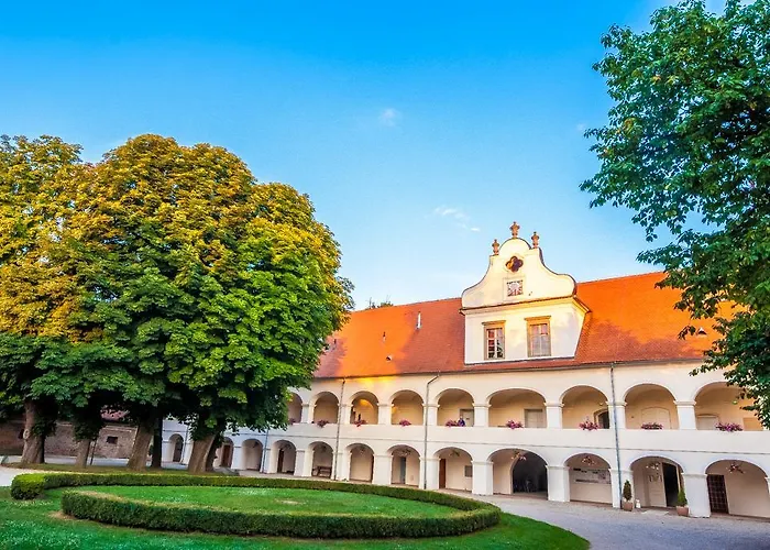 Dvorec Rakican Hotel Murska Sobota