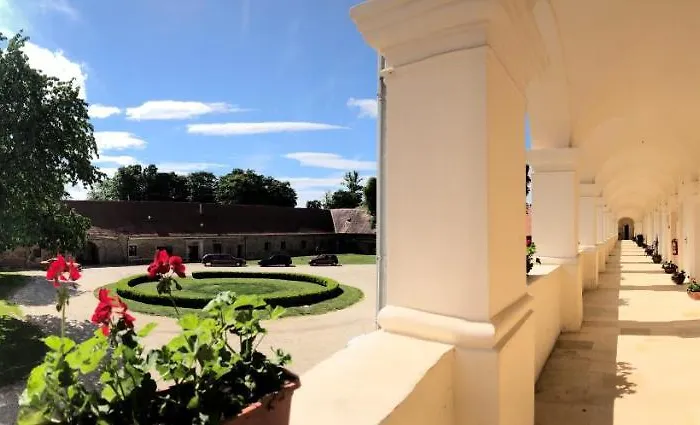 Dvorec Rakican Hotel 3*